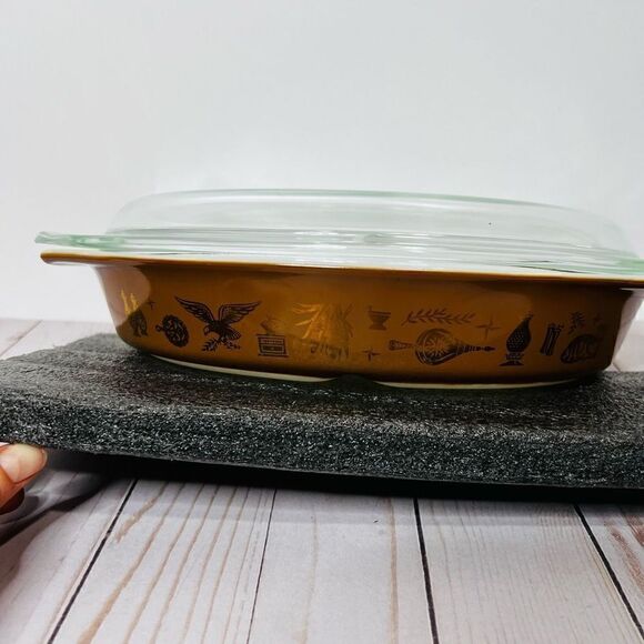 Pyrex Vintage Early American Divided Casserole Dish with Lid Brown Gold - Picture 1 of 12